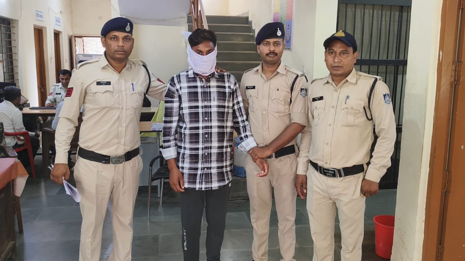 नेपानगर पुलिस की बड़ी कार्रवाई: 60 लीटर अवैध कच्ची महुआ शराब जब्त, एक आरोपी गिरफ्तार | New India Times