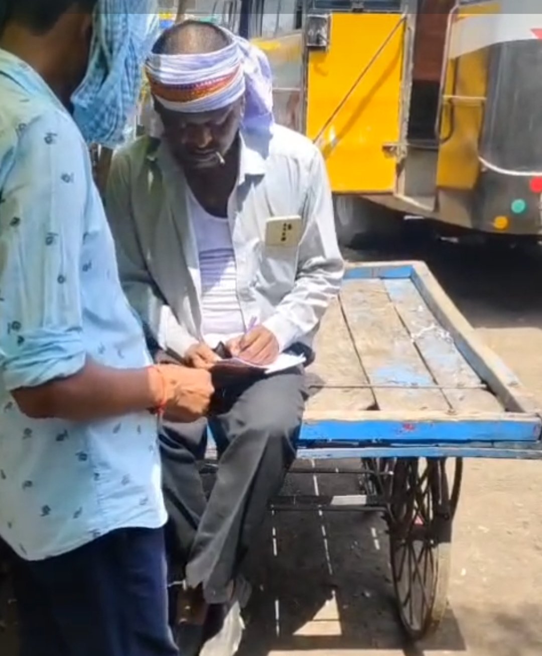 देवरी नगर में खुलेआम सट्टा कारोबार, वीडियो वायरल होने पर पुलिस की कार्रवाई 1 देवरी नगर में खुलेआम सट्टा कारोबार, वीडियो वायरल होने पर पुलिस की कार्रवाई | New India Times
