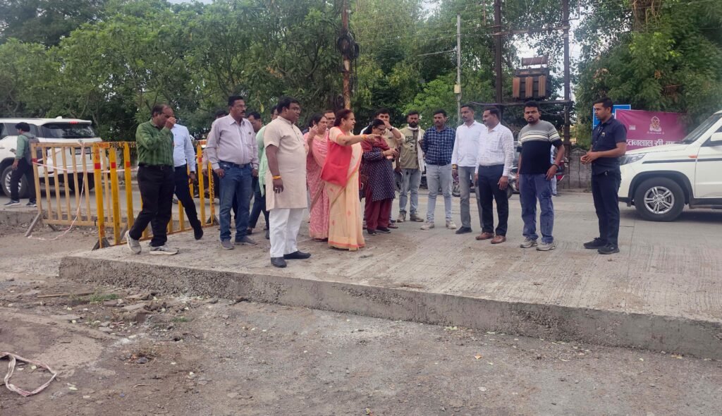 निर्माणाधीन शनवारा-लालबाग मार्ग का विधायक अर्चना चिटनिस ने किया निरीक्षण, गुणवत्ता व नागरिक सुविधाओं पर दिए सख्त निर्देश | New India Times