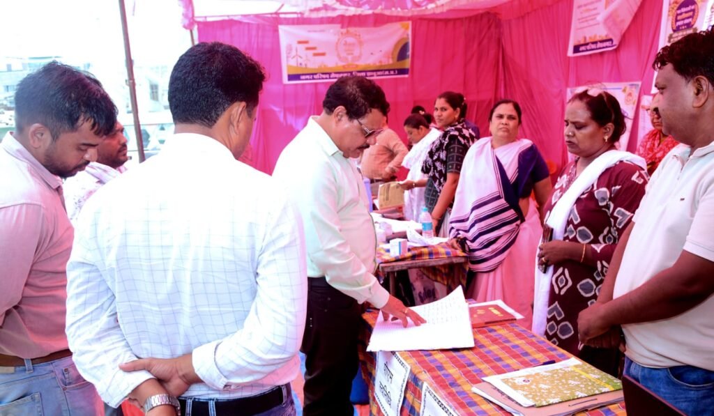 मुख्यमंत्री जनकल्याण शिविर में उमड़ा जनसैलाब, शासन की योजनाओं का लाभ दिलाने के लिए विभिन्न विभागों ने लगाए शिविर 2 मुख्यमंत्री जनकल्याण शिविर में उमड़ा जनसैलाब, शासन की योजनाओं का लाभ दिलाने के लिए विभिन्न विभागों ने लगाए शिविर | New India Times