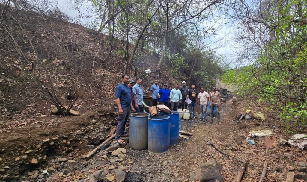पुलिस ने विरार में अवैध देसी शराब भट्टी पर मारा छापा, मौक़े पर लाखों का सामान नष्ट कर महिला आरोपी के खिलाफ किया मामला दर्ज | New India Times