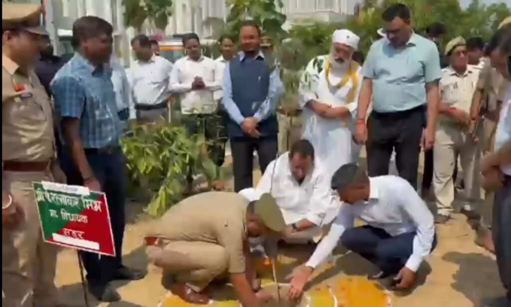 विश्व पर्यावरण दिवस पर मिर्ज़ापुर मेडिकल कॉलेज में वृक्षारोपण, 'एक पेड़ मां के नाम' अभियान पर ज़ोर | New India Times