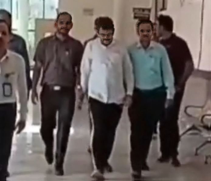 सागर में CBI का बड़ा एक्शन: रेलवे के डिप्टी चीफ इंजीनियर 1 लाख की रिश्वत लेते रंगे हाथों गिरफ़्तार 2 सागर में CBI का बड़ा एक्शन: रेलवे के डिप्टी चीफ इंजीनियर 1 लाख की रिश्वत लेते रंगे हाथों गिरफ़्तार | New India Times