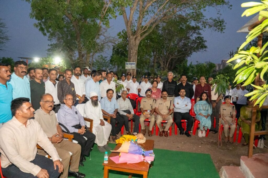विश्व पर्यावरण दिवस पर पुलिस लाइन धार में हरियाली का संकल्प, 'एक पेड़ माँ के नाम' अभियान के तहत मोतीवन में 125 पौधों का हुआ रोपण | New India Times
