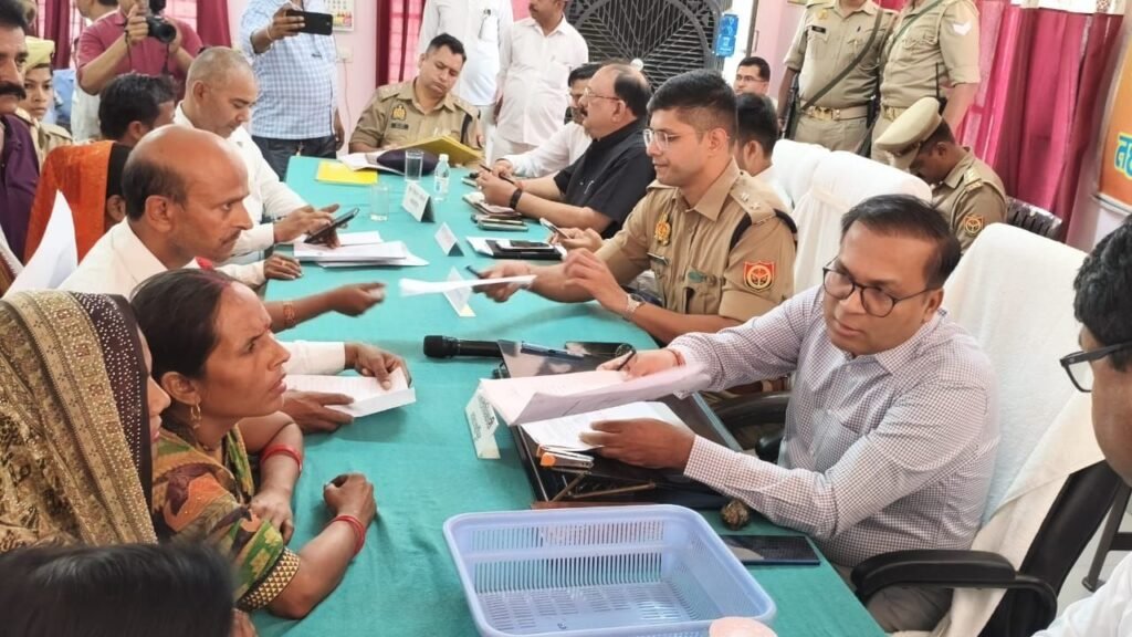 पुवायां तहसील में संपूर्ण समाधान दिवस: लापरवाही पर सख्ती, दो अधिकारियों के निलंबन के निर्देश 2 पुवायां तहसील में संपूर्ण समाधान दिवस: लापरवाही पर सख्ती, दो अधिकारियों के निलंबन के निर्देश | New India Times