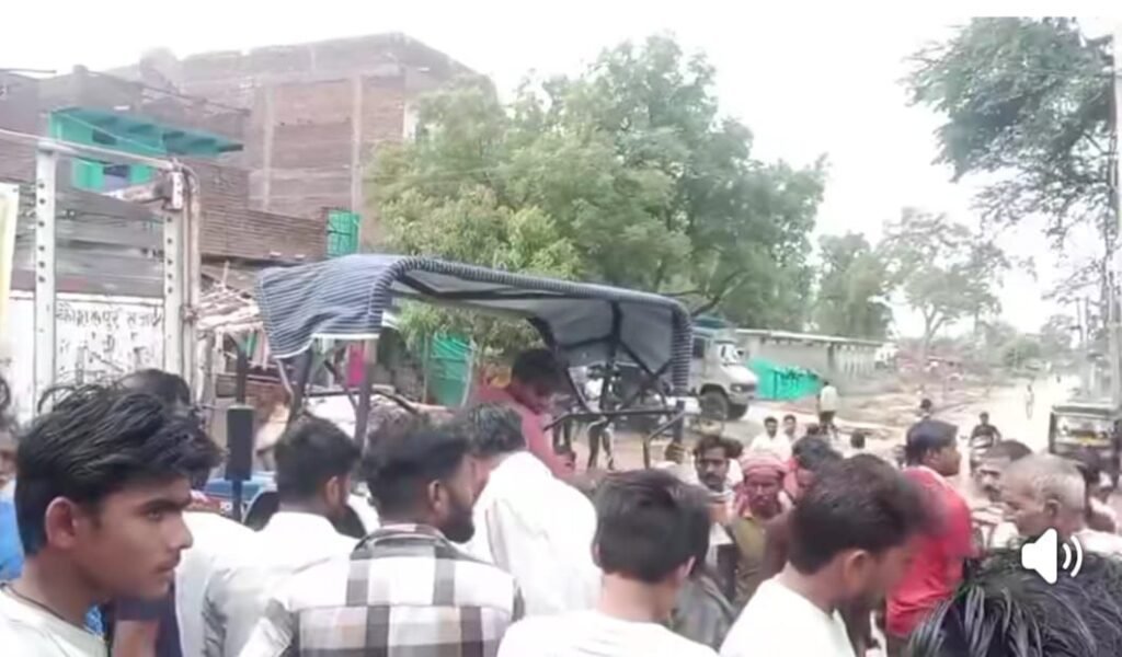 द्वारी बस स्टैंड पर बड़ा हादसा टला: नशे में ट्रैक्टर चालक ने खड़ी बस में मारी टक्कर | New India Times