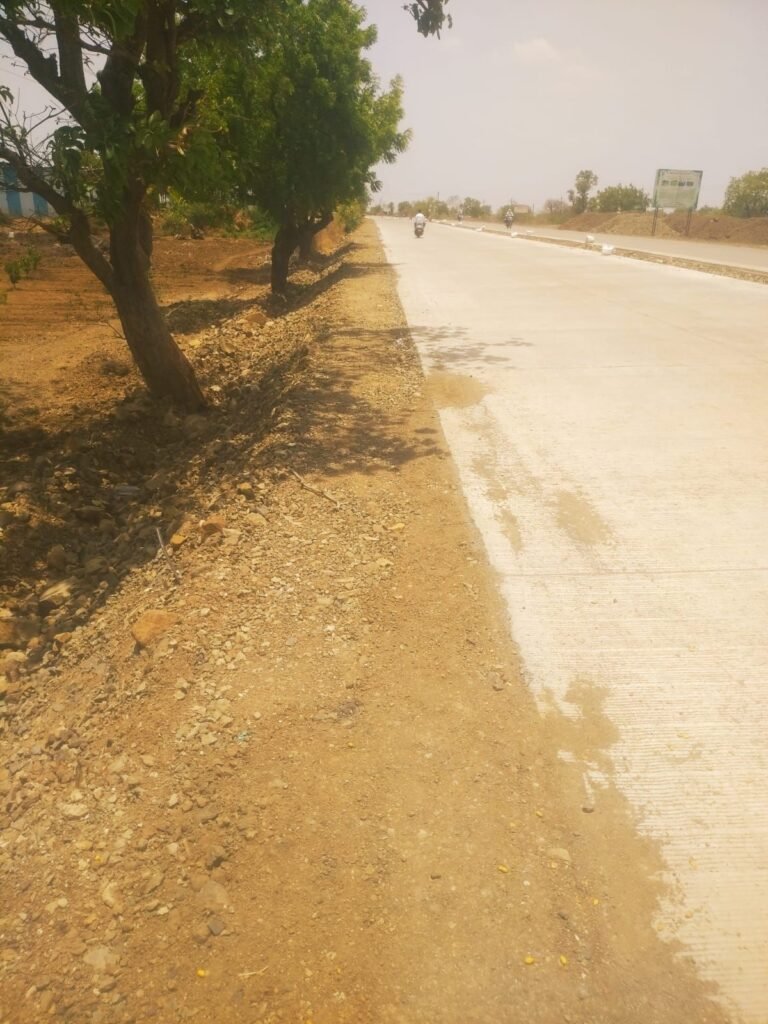 MTDC फंड मे गड़बड़ी: कहीं सिंगल तो कहीं टू लेन की साइड पट्टी गायब 3 MTDC फंड मे गड़बड़ी: कहीं सिंगल तो कहीं टू लेन की साइड पट्टी गायब | New India Times