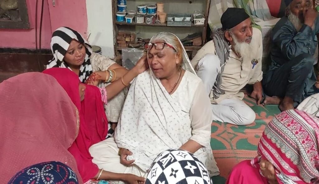 सूदखोरी के दबाव में दो सगे भाई रहस्यमयी ढंग से लापता, परिजनों ने प्रताड़ना का लगाया आरोप 2 सूदखोरी के दबाव में दो सगे भाई रहस्यमयी ढंग से लापता, परिजनों ने प्रताड़ना का लगाया आरोप | New India Times
