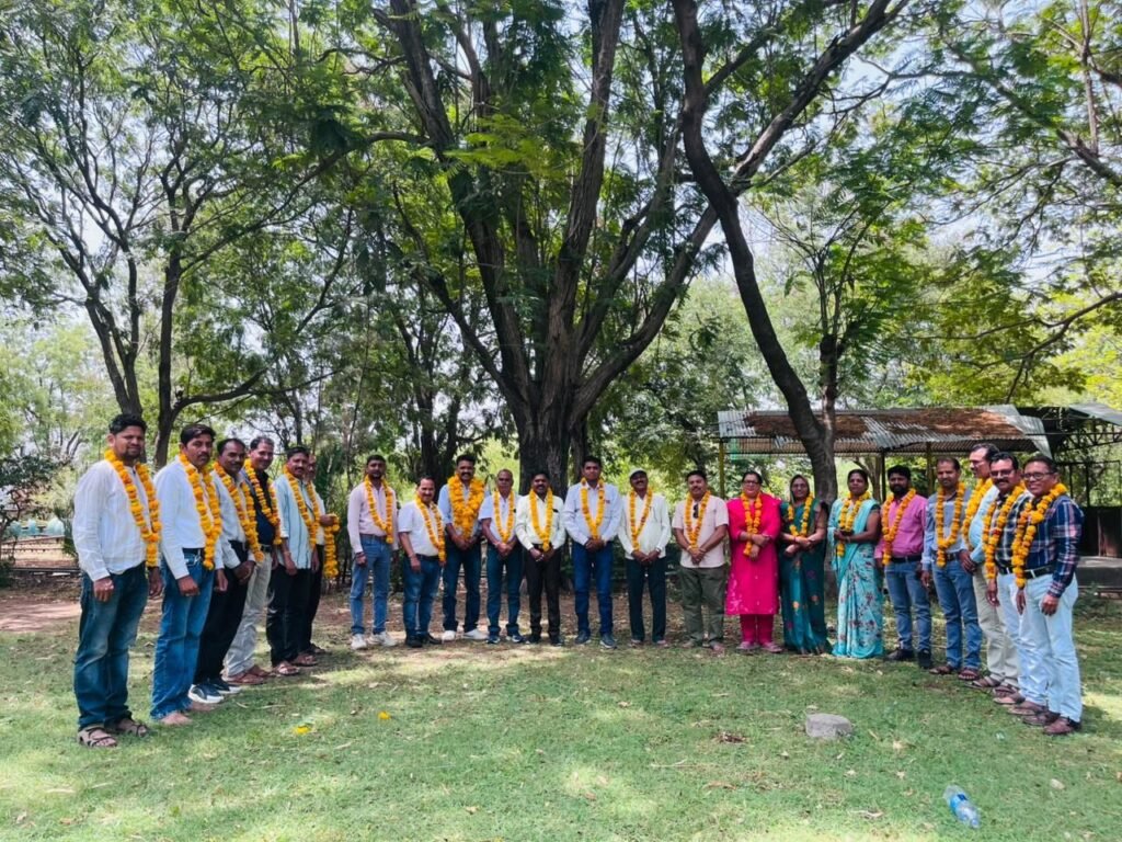 आदिवासी कर्मचारी अधिकारी संगठन (आकास) जिला आलीराजपुर की नई कार्यकारिणी का निर्विरोध गठन, भंगुसिंह तोमर फिर बने अध्यक्ष 2 आदिवासी कर्मचारी अधिकारी संगठन (आकास) जिला आलीराजपुर की नई कार्यकारिणी का निर्विरोध गठन, भंगुसिंह तोमर फिर बने अध्यक्ष | New India Times
