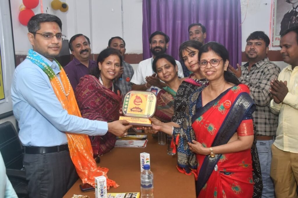 भिण्ड में रक्तदान सम्मान समारोह आयोजित, 55 रक्तवीरों का किया गया सम्मान 2 भिण्ड में रक्तदान सम्मान समारोह आयोजित, 55 रक्तवीरों का किया गया सम्मान | New India Times