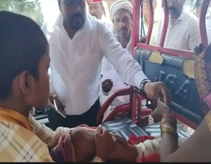 घायल किशोर की मदद को रुकी एडीएम की गाड़ी, इलाज का पूरा खर्च उठाने का लिया जिम्मा | New India Times