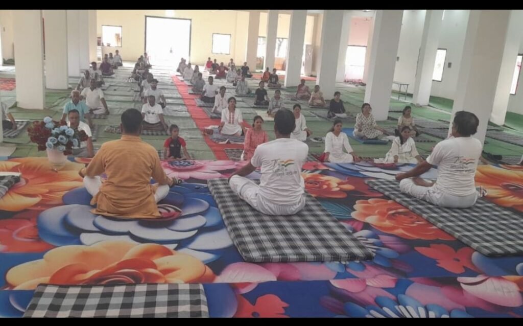 पांढुर्णा में अंतर्राष्ट्रीय योग दिवस पर योग महोत्सव, 115 साधकों ने किया सामूहिक योगाभ्यास 2 पांढुर्णा में अंतर्राष्ट्रीय योग दिवस पर योग महोत्सव, 115 साधकों ने किया सामूहिक योगाभ्यास | New India Times