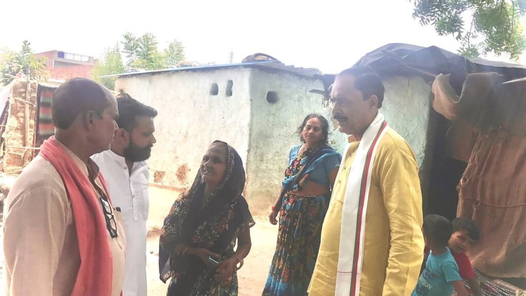 रेलवे बेदखली नोटिस पर सपा सक्रिय, तनवीर खां ने झुग्गीवासियों को मदद का दिलाया भरोसा 2 रेलवे बेदखली नोटिस पर सपा सक्रिय, तनवीर खां ने झुग्गीवासियों को मदद का दिलाया भरोसा | New India Times