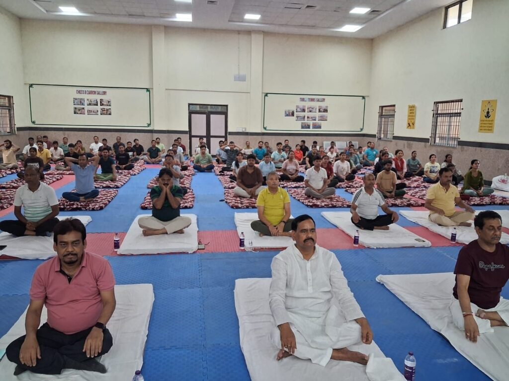 अंतर्राष्ट्रीय योग दिवस पर भागलपुर में भव्य आयोजन, प्रशासनिक अधिकारियों से लेकर आमजन तक ने किया योगाभ्यास 2 अंतर्राष्ट्रीय योग दिवस पर भागलपुर में भव्य आयोजन, प्रशासनिक अधिकारियों से लेकर आमजन तक ने किया योगाभ्यास | New India Times