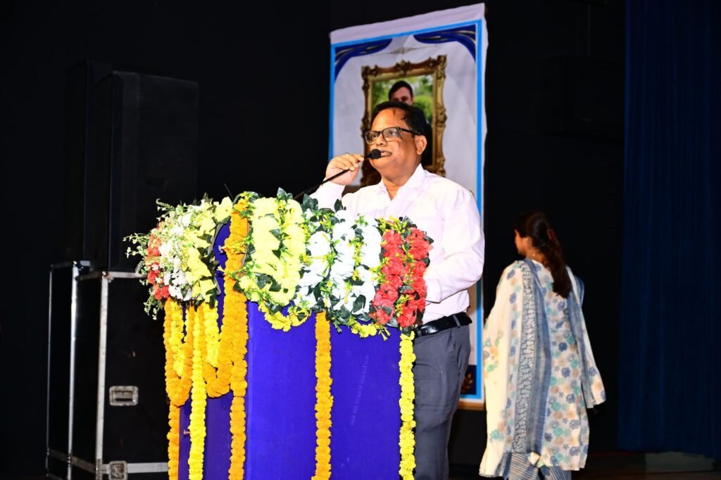 विदाई समारोह में भावुक हुए डीएम डॉ. नवल किशोर चौधरी, बोले 'भागलपुर से जुड़ गया आत्मीय रिश्ता' 2 विदाई समारोह में भावुक हुए डीएम डॉ. नवल किशोर चौधरी, बोले 'भागलपुर से जुड़ गया आत्मीय रिश्ता' | New India Times