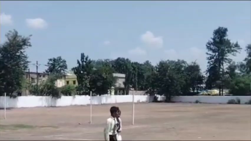 स्कूल परिसर में शराबियों का अड्डा: पार्किंग में मिली खाली बोतलें, विद्यार्थियों पर पड़ रहा बुरा असर | New India Times