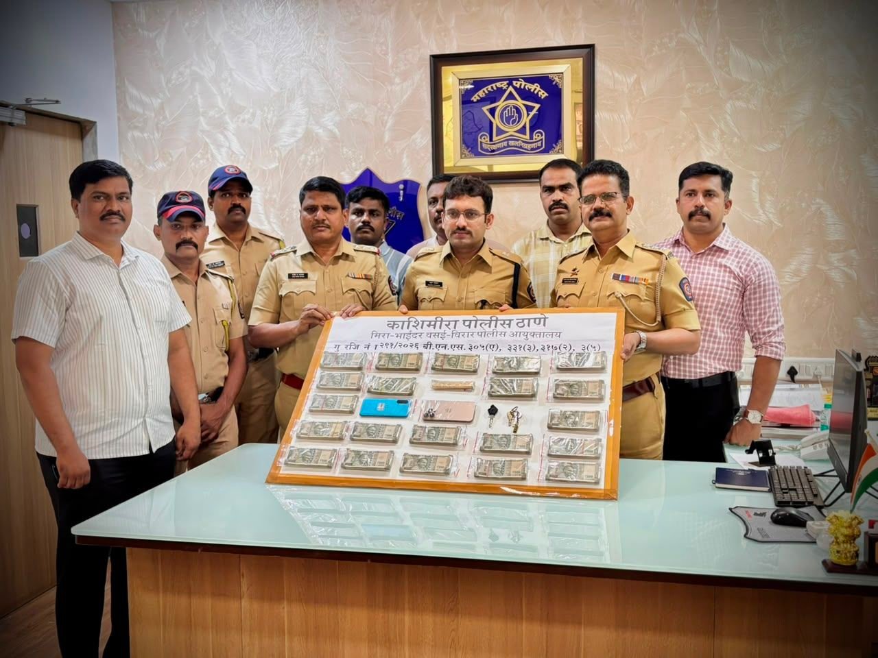 घर में सेंधमारी कर 55 लाख की चोरी का खुलासा करते हुए पुलिस ने तीन आरोपीयों को किया गिरफ़्तार 1 घर में सेंधमारी कर 55 लाख की चोरी का खुलासा करते हुए पुलिस ने तीन आरोपीयों को किया गिरफ़्तार | New India Times