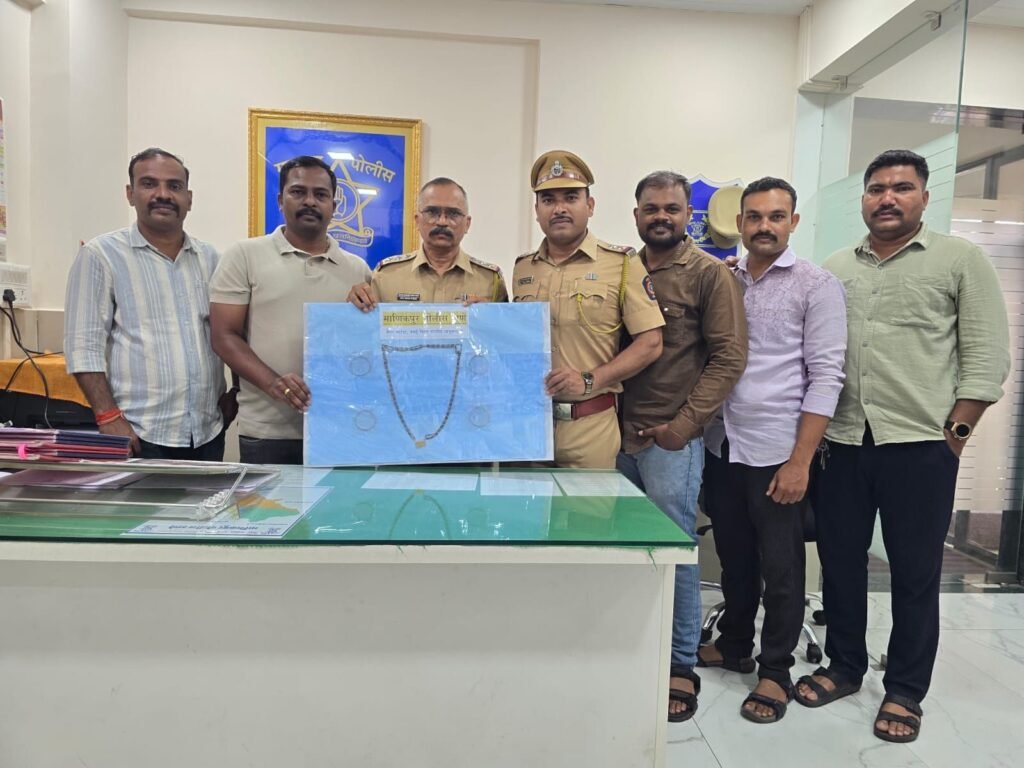 रिक्शा में सफर कर रही महिला से 8 लाख के सोने के आभूषण चोरी, आरोपी महिला गिरफ्तार 2 रिक्शा में सफर कर रही महिला से 8 लाख के सोने के आभूषण चोरी, आरोपी महिला गिरफ्तार | New India Times