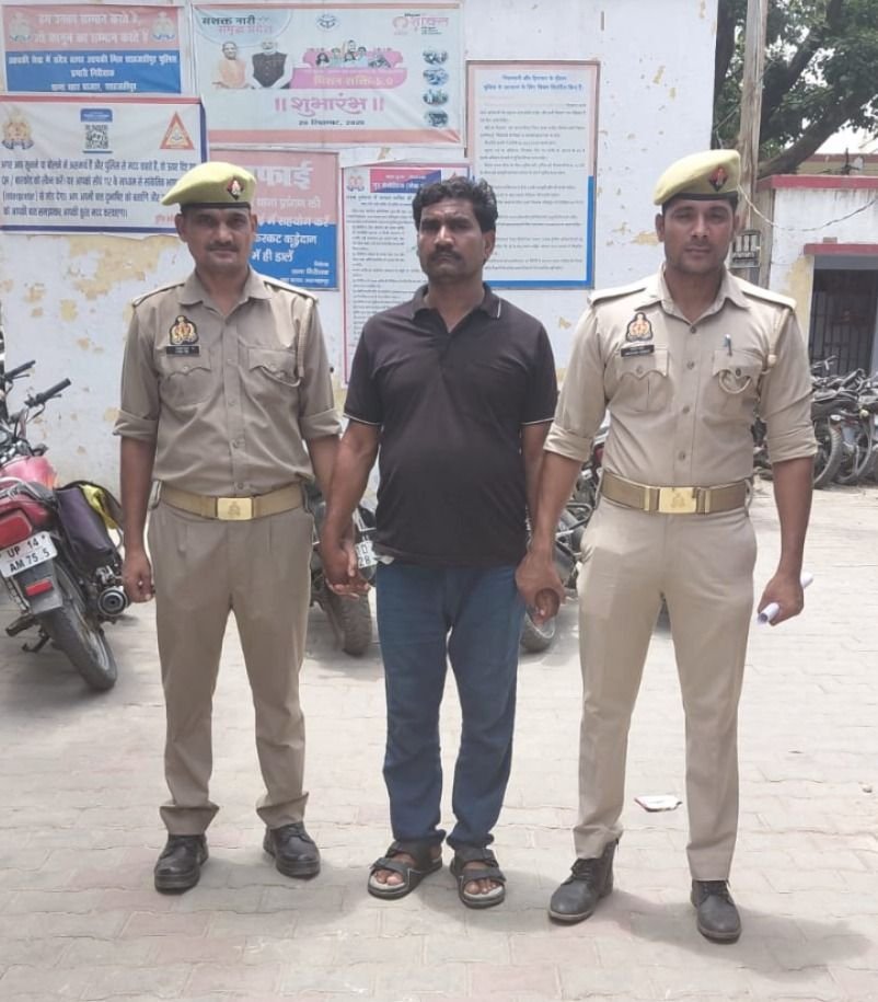 शादी का झांसा देकर दुष्कर्म व वीडियो वायरल की धमकी देने वाला आरोपी गिरफ्तार 2 शादी का झांसा देकर दुष्कर्म व वीडियो वायरल की धमकी देने वाला आरोपी गिरफ्तार | New India Times
