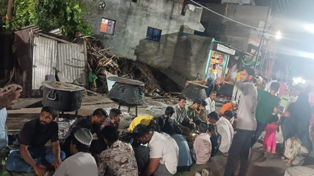 30 वर्षों से मानवता की मिसाल: संजरी ग्रुप का हुसैनी लंगर, सर्वधर्म समभाव का अनूठा प्रतीक | New India Times