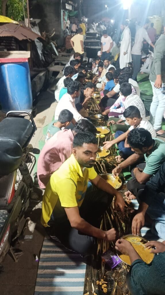 30 वर्षों से मानवता की मिसाल: संजरी ग्रुप का हुसैनी लंगर, सर्वधर्म समभाव का अनूठा प्रतीक | New India Times