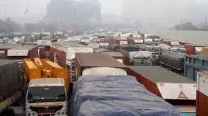 दिन में भारी वाहनों पर रोक, चुनार में रात 10 से सुबह 6 बजे तक ही मिलेगी एंट्री 2 दिन में भारी वाहनों पर रोक, चुनार में रात 10 से सुबह 6 बजे तक ही मिलेगी एंट्री | New India Times