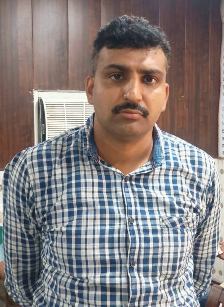 मेड़बंदी के मामले में 10 हजार रुपये की रिश्वत लेते लेखपाल रंगेहाथ गिरफ़्तार, एंटी करप्शन टीम की बड़ी कार्रवाई | New India Times