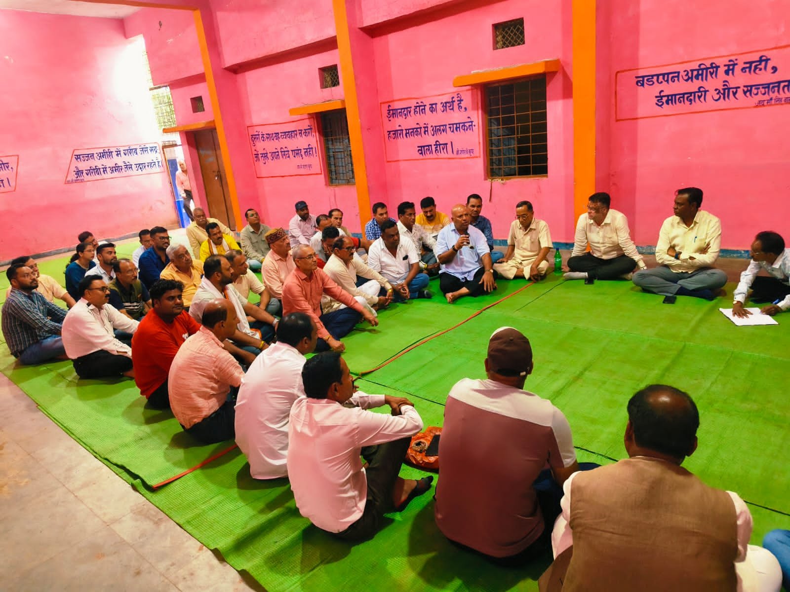 पहली पायरी विशाला मंदिर में बैठक: स्वच्छता, मूलभूत सुविधाओं और सौंदर्यीकरण को लेकर बनी कार्ययोजना | New India Times