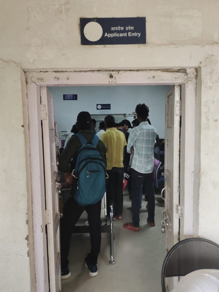 चुनार पासपोर्ट कार्यालय की लापरवाही! गोरखपुर के युवक को अपॉइंटमेंट मिलने के बावजूद बिना सत्यापन लौटाया, समय और पैसा दोनों हुए बर्बाद 3 चुनार पासपोर्ट कार्यालय की लापरवाही! गोरखपुर के युवक को अपॉइंटमेंट मिलने के बावजूद बिना सत्यापन लौटाया, समय और पैसा दोनों हुए बर्बाद | New India Times