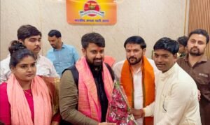 महिला डॉक्टर से कथित छेड़छाड़: भाजपा नेता समेत दो पर FIR, गिरफ्तारी के लिए पुलिस की दबिश, डॉक्टरों की हड़ताल