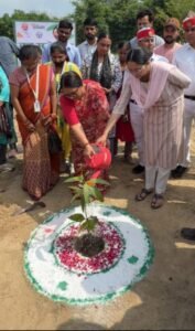 वन महोत्सव में जैव विविधता पार्क में हुआ वृक्षारोपण, ‘एक पेड़ मां के नाम’ अभियान से दिया पर्यावरण संरक्षण का संदेश