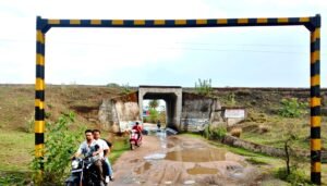 बारिश में जलभराव से दातला अंडरब्रिज बना परेशानी का कारण, पानी निकासी की व्यवस्था नहीं होने से राहगीर परेशान