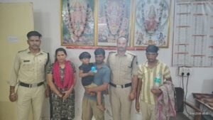 भोपाल मंडल के टीटीई साकिब खान बने मासूम के लिए मसीहा,बिछड़ी बच्ची को मिलाया परिवार से