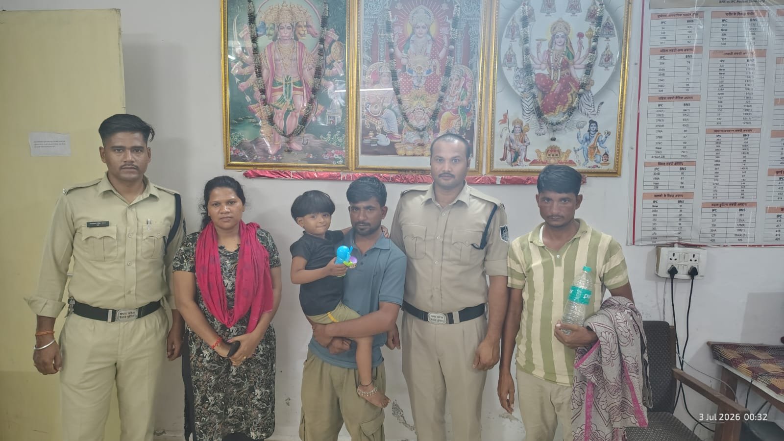 भोपाल मंडल के टीटीई साकिब खान बने मासूम के लिए मसीहा,बिछड़ी बच्ची को मिलाया परिवार से 1 भोपाल मंडल के टीटीई साकिब खान बने मासूम के लिए मसीहा,बिछड़ी बच्ची को मिलाया परिवार से | New India Times