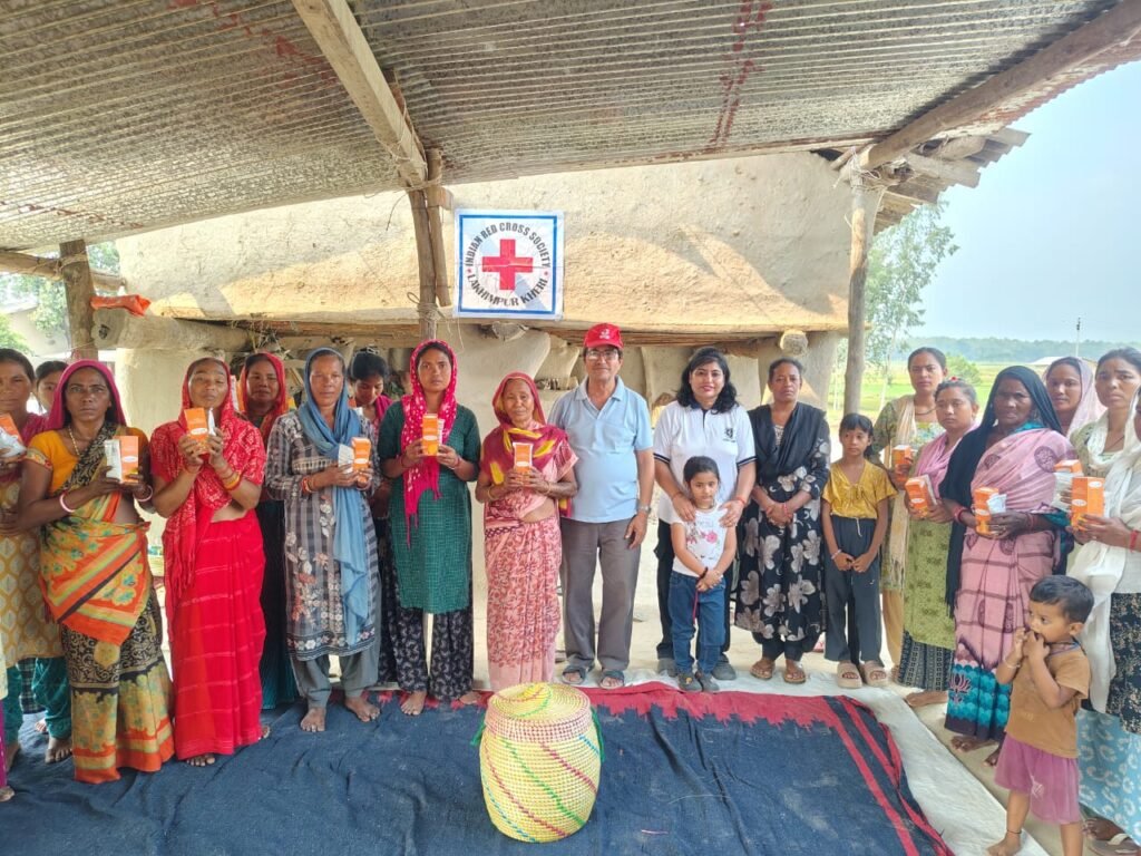 भीषण गर्मी के बीच थारू जनजाति गांवों में राहत: रेडक्रॉस खीरी ने लगाया निःशुल्क चिकित्सा शिविर 2 भीषण गर्मी के बीच थारू जनजाति गांवों में राहत: रेडक्रॉस खीरी ने लगाया निःशुल्क चिकित्सा शिविर | New India Times