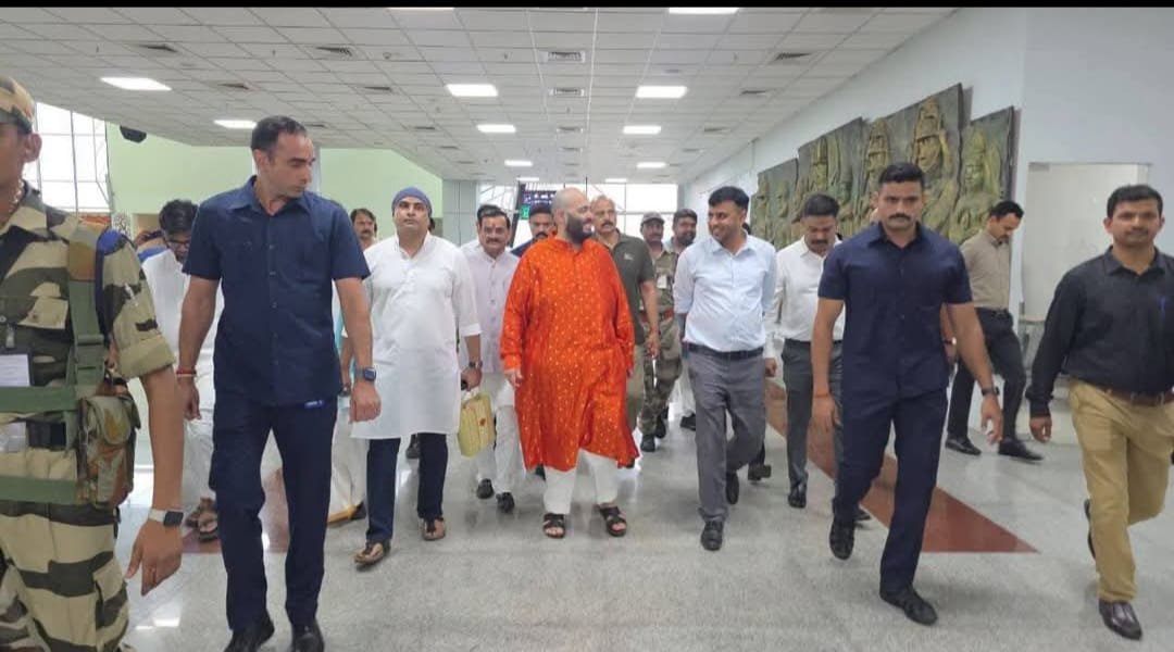 अनंत अंबानी की अगवानी पर घिरे छतरपुर कलेक्टर, राज्यपाल व मुख्य सचिव से शिकायत 1 अनंत अंबानी की अगवानी पर घिरे छतरपुर कलेक्टर, राज्यपाल व मुख्य सचिव से शिकायत | New India Times