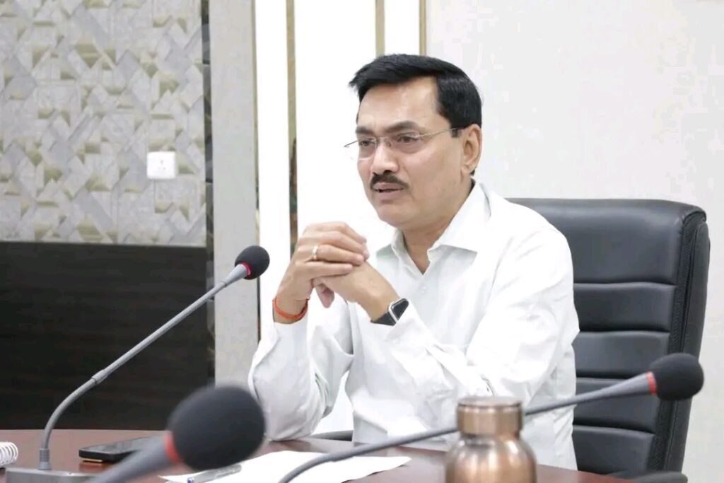 कक्षा 4–5 का छात्र पढ़ना-लिखना नहीं जानता मिला तो प्राचार्य व शिक्षक होंगे जिम्मेदार, होगी कार्रवाई : संभागायुक्त शीलेन्द्र सिंह 2 कक्षा 4–5 का छात्र पढ़ना-लिखना नहीं जानता मिला तो प्राचार्य व शिक्षक होंगे जिम्मेदार, होगी कार्रवाई : संभागायुक्त शीलेन्द्र सिंह | New India Times