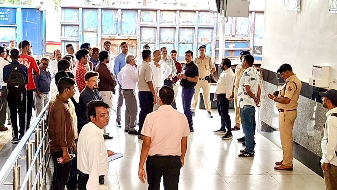 डीआरएम विनायक गर्ग ने जुन्नारदेव रेलवे स्टेशन का किया निरीक्षण, रेलवे डबल लाइन की मांग उठी | New India Times