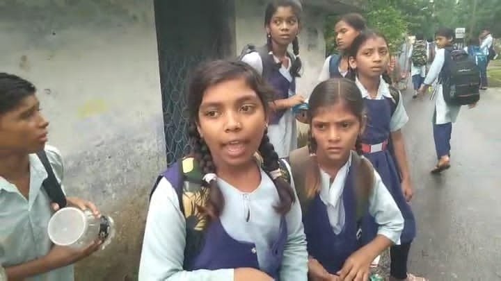 मध्याह्न भोजन में लापरवाही: समय पर भोजन न मिलने से छात्र रहे भूखे, स्कूल की छुट्टी समय से पहले करनी पड़ी 1 मध्याह्न भोजन में लापरवाही: समय पर भोजन न मिलने से छात्र रहे भूखे, स्कूल की छुट्टी समय से पहले करनी पड़ी | New India Times