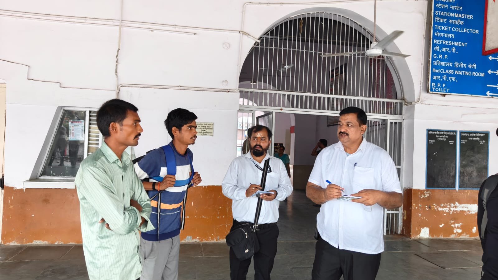 किलेबंदी टिकट चेकिंग अभियान: शाहजहांपुर रेलवे स्टेशन पर 116 यात्रियों से ₹83,770 वसूले | New India Times