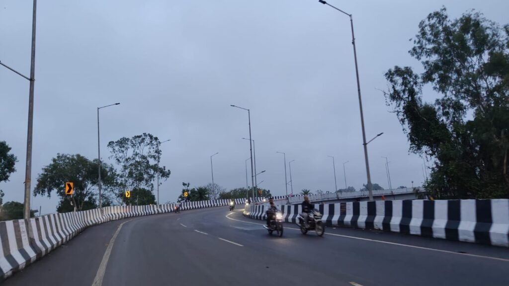 जुन्नारदेव ओवरब्रिज की स्ट्रीट लाइट व्यवस्था पर उठे सवाल, बिजली फिटिंग में लापरवाही से हादसे की आशंका 2 जुन्नारदेव ओवरब्रिज की स्ट्रीट लाइट व्यवस्था पर उठे सवाल, बिजली फिटिंग में लापरवाही से हादसे की आशंका | New India Times