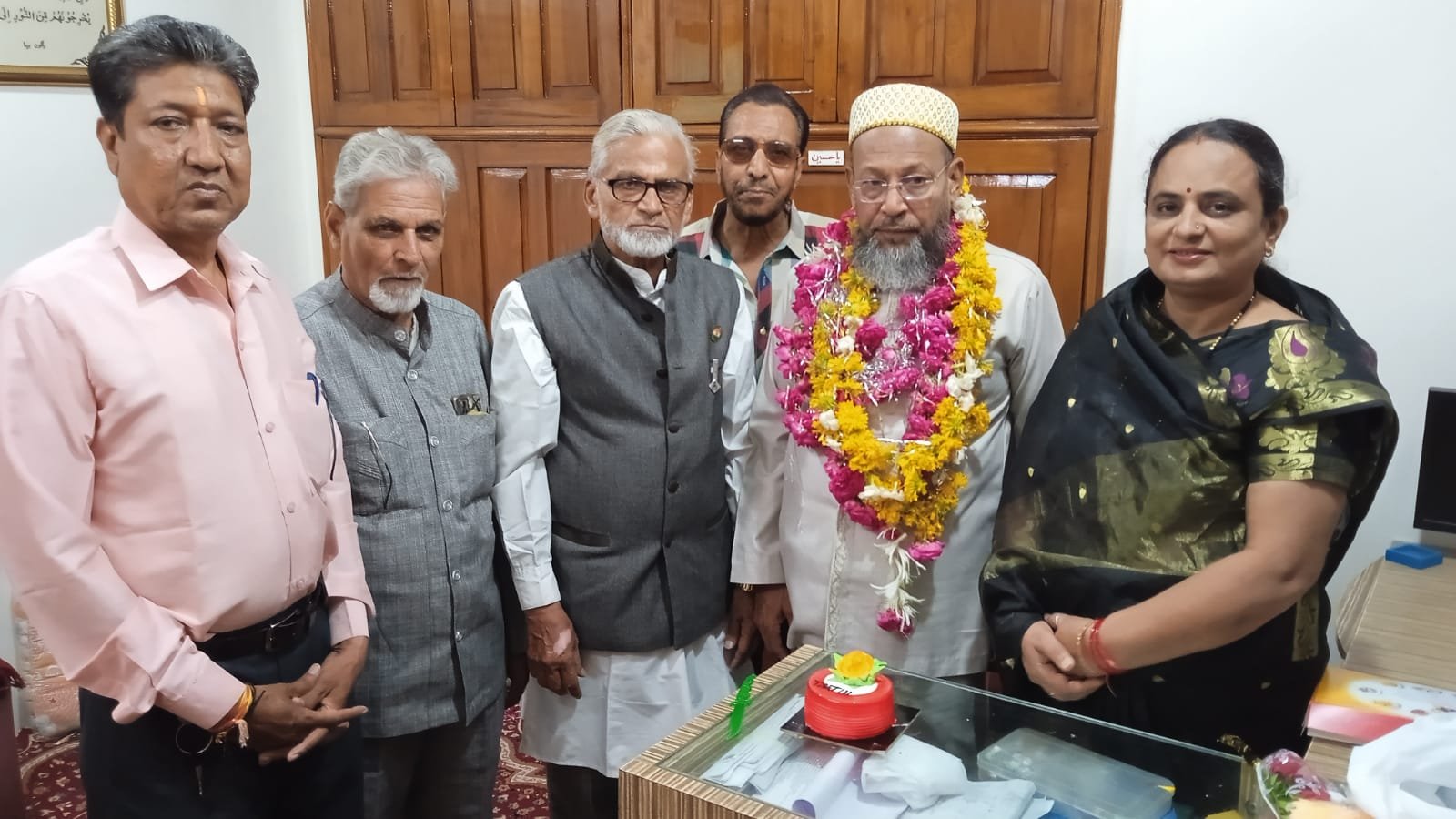 ताप्ती सेवा समिति ने मुल्ला तफज्जुल हुसैन मुलायमवाला का जन्मदिन सादगी व आत्मीयता से मनाया, पुष्पमालाओं से किया सम्मान | New India Times