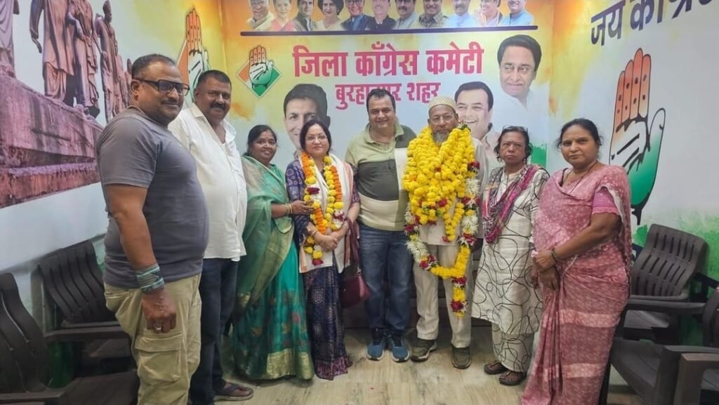 जिला कांग्रेस कार्यालय में धूमधाम से मनाया गया प्रवक्ता मुल्ला तफज्जुल हुसैन मुलायमवाला का जन्मदिन, नेताओं व कार्यकर्ताओं ने किया सम्मान | New India Times