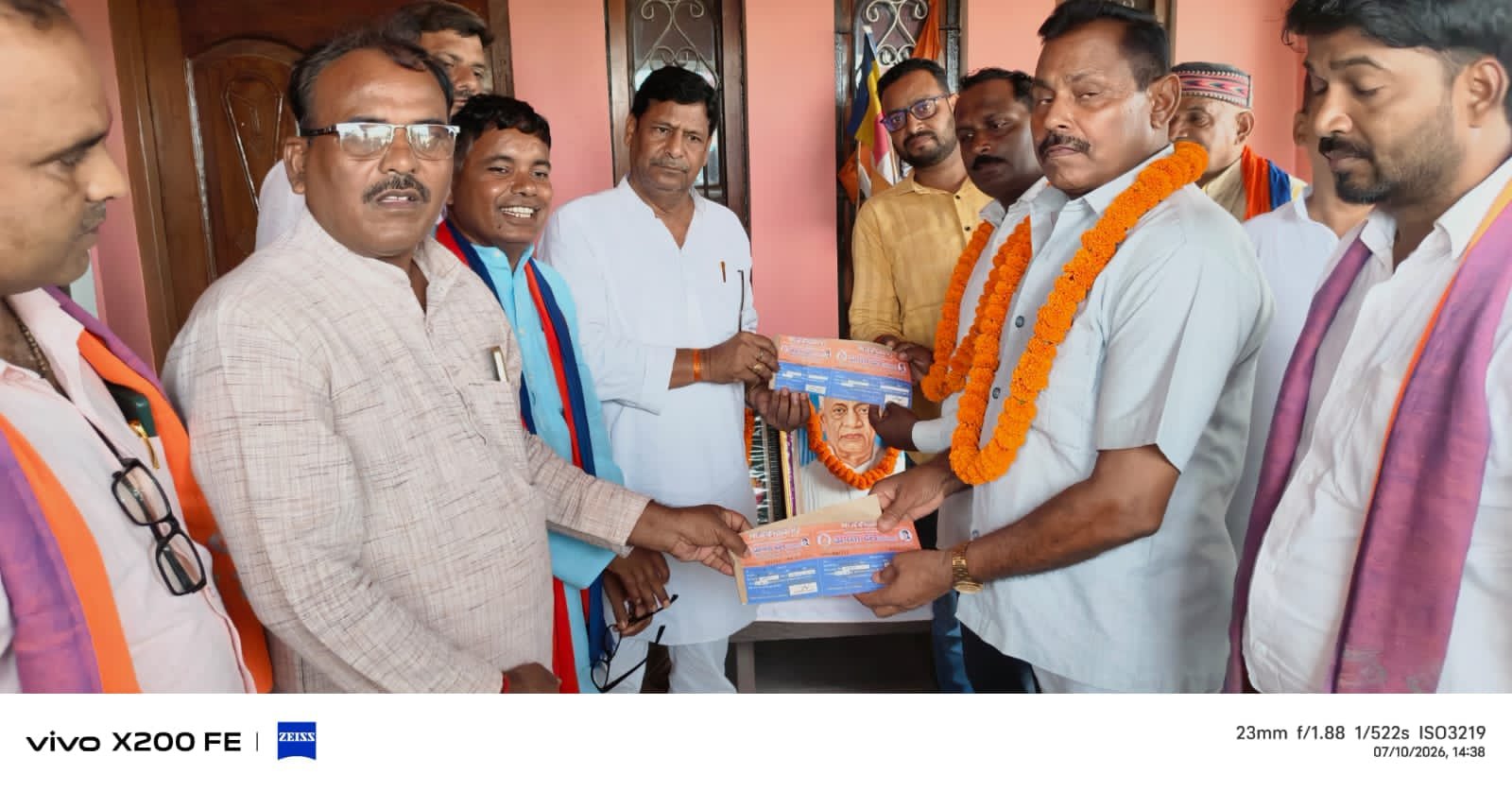 मड़िहान में अपना दल (एस) की समीक्षा बैठक, संगठन मजबूती पर ज़ोर, पूर्व पुलिस इंस्पेक्टर सहित कई ने ली सदस्यता | New India Times