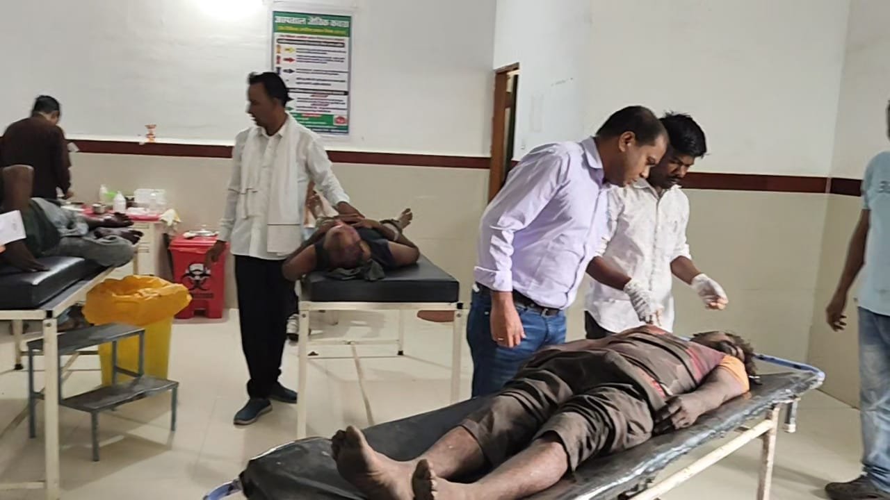 सग्गम घाटी में कोयले से भरे ट्रक ने बाइक को मारी टक्कर, 5 घायल; दो की हालत गंभीर, पुलिस जांच में जुटी | New India Times