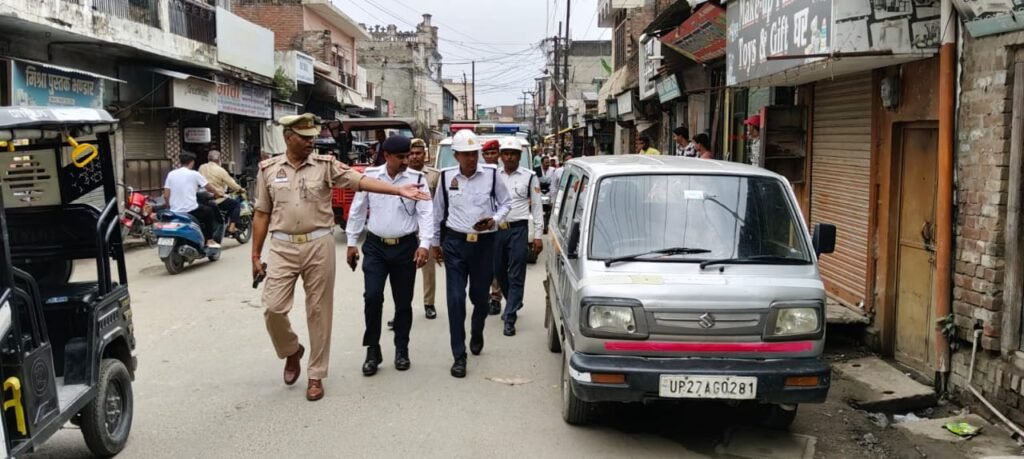 जाम और अतिक्रमण के खिलाफ शाहजहाँपुर पुलिस की बड़ी कार्रवाई, कई वाहनों पर जुर्माना | New India Times