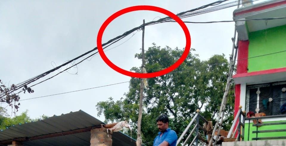खबर प्रकाशित होते ही हरकत में आया बिजली विभाग, दातलावादी में एलटी लाइन केबल का कराया सुधार | New India Times