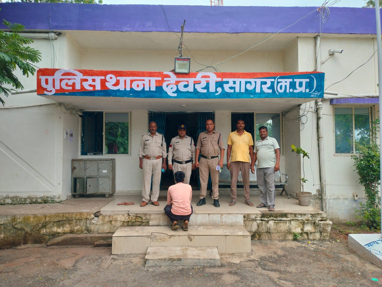 देवरी बस स्टैंड पर हंगामा करने वाला युवक गिरफ्तार, शांति भंग की आशंका में कार्रवाई 1 देवरी बस स्टैंड पर हंगामा करने वाला युवक गिरफ्तार, शांति भंग की आशंका में कार्रवाई | New India Times