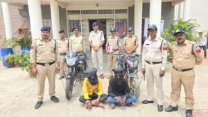 पीथमपुर पुलिस ने लूटकांड का 24 घंटे में किया खुलासा, दो आरोपी गिरफ्तार