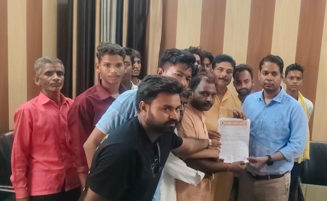 श्रावण में मांसाहार बिक्री पर रोक की मांग, बजरंग दल ने एसडीएम को सौंपा ज्ञापन | New India Times
